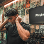 musique de salle de sport jeune sportif écouteurs